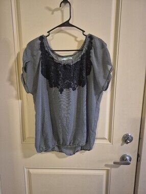 Navy Lace Accent Women's Blouse - Short Sleeve